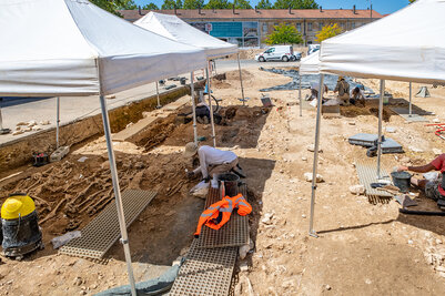 Fouilles archeologiques place Denfert Rochereau - Agrandir l'image 155 sur [158], fenêtre modale