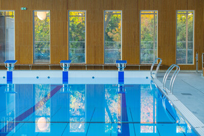 Piscine Pré-Leroy à Niort - bassin intérieur Piscine Pré-Leroy à Niort - bassin extérieur